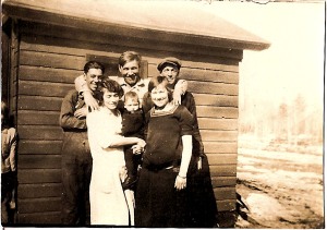 Knapp family of Taylor Rapids, Wisconsin, Ed, Lloyd, Melvin, Emma, Glenn, Nora, circa 1924 - Lorelle VanFossen archives.
