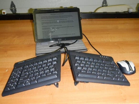 Normal keyboard - Kinesis ergonomic keyboard - connected by USB to tablet